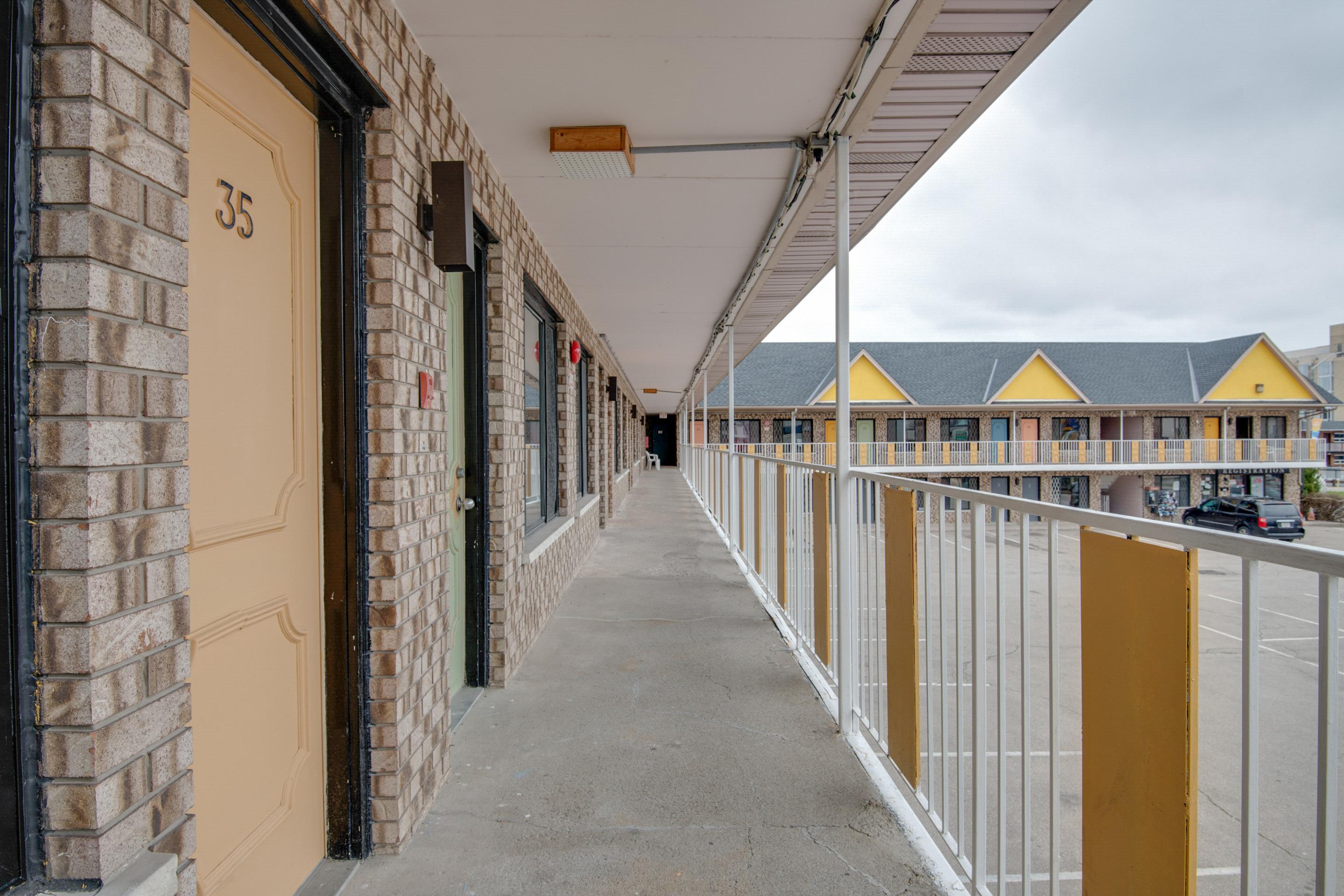 Falls Inn Near Casino Niagara By Oyo エクステリア 写真