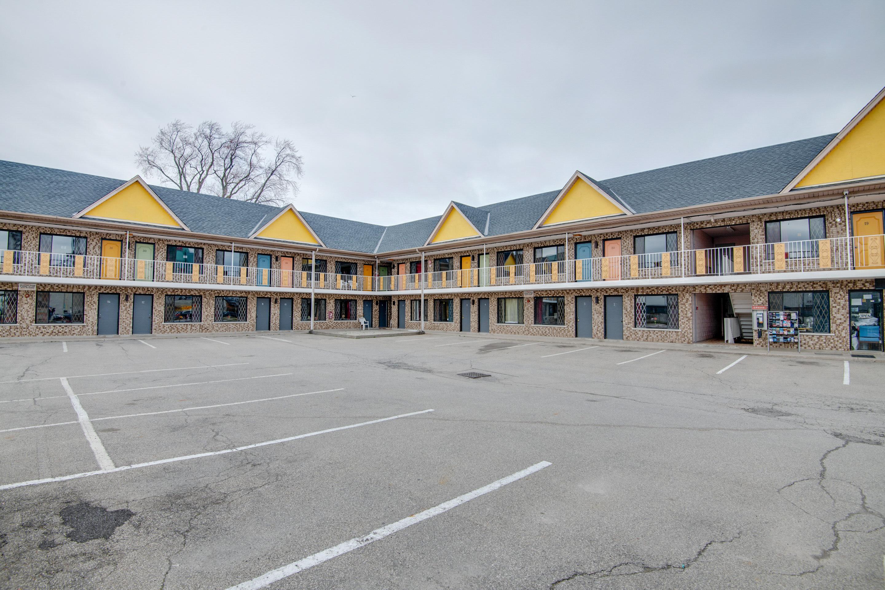 Falls Inn Near Casino Niagara By Oyo エクステリア 写真