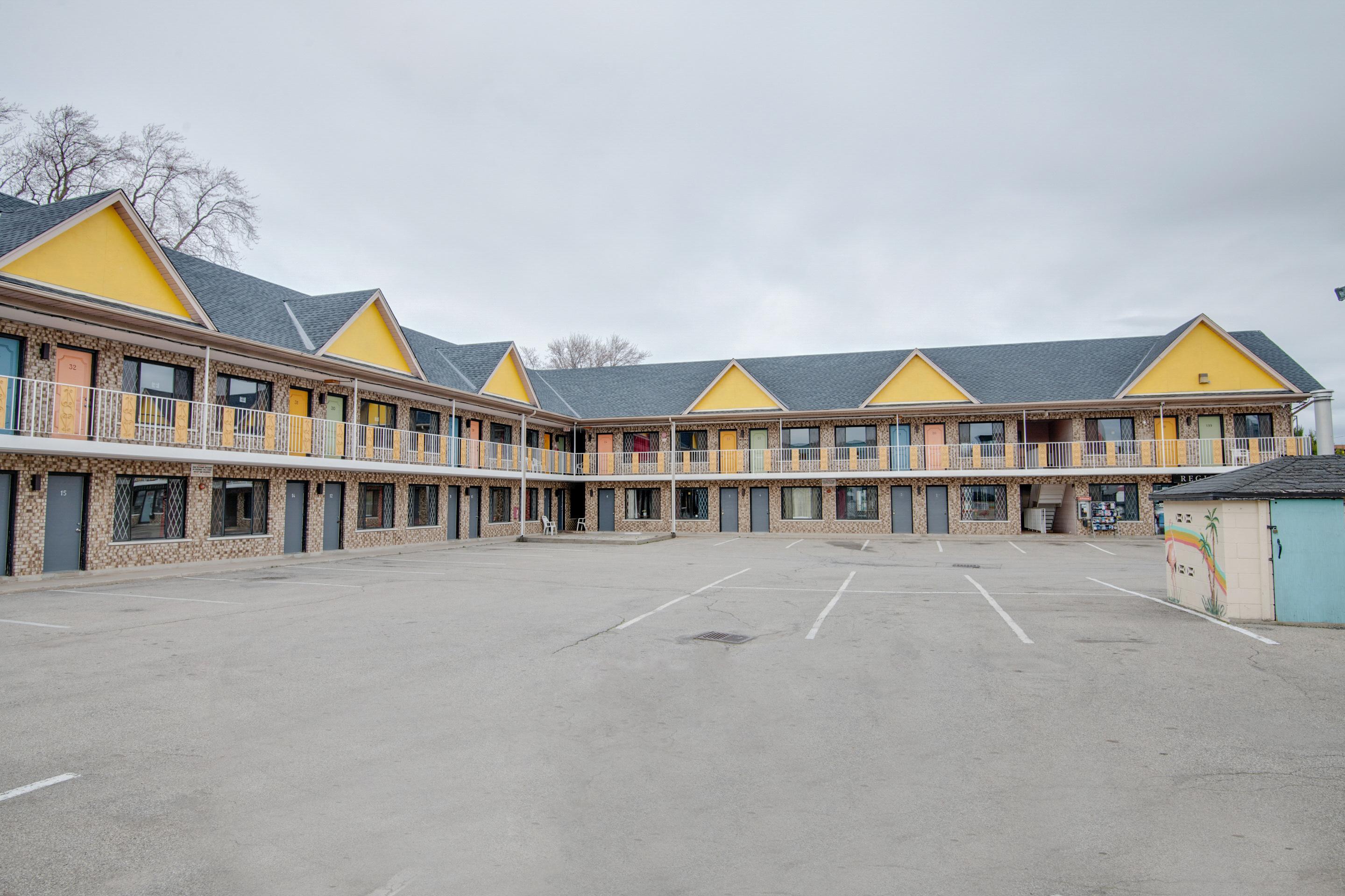Falls Inn Near Casino Niagara By Oyo エクステリア 写真